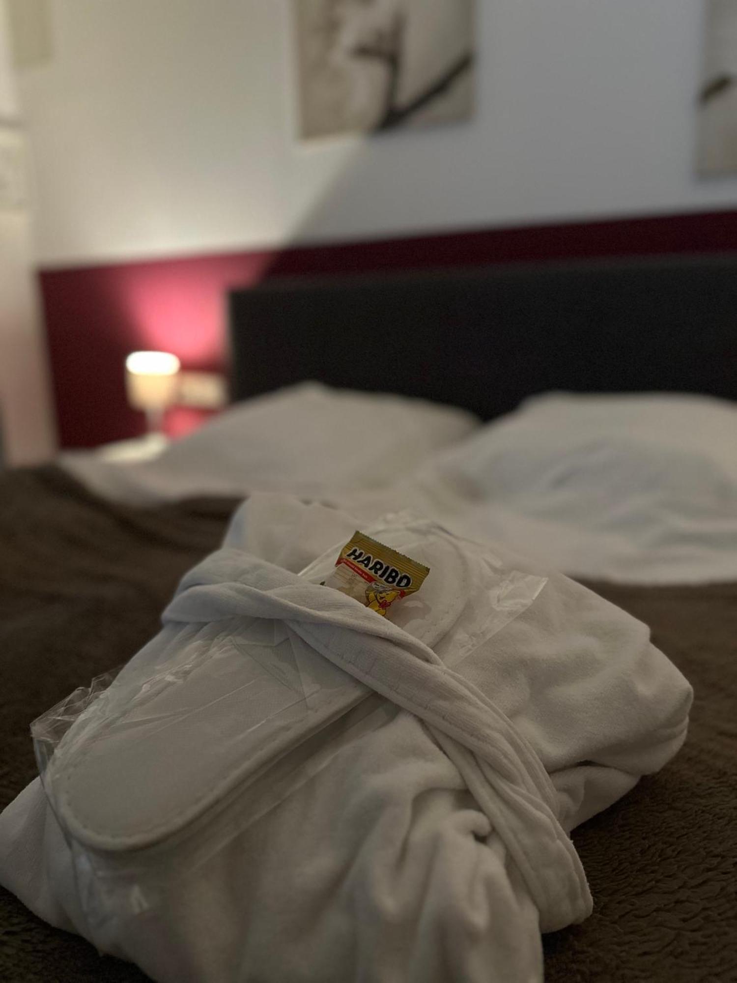 Ferienwohnung Schlossblick - 4 Sterne Sauna Pool Whirlpool Exklusiv Braunfels Eksteriør bilde