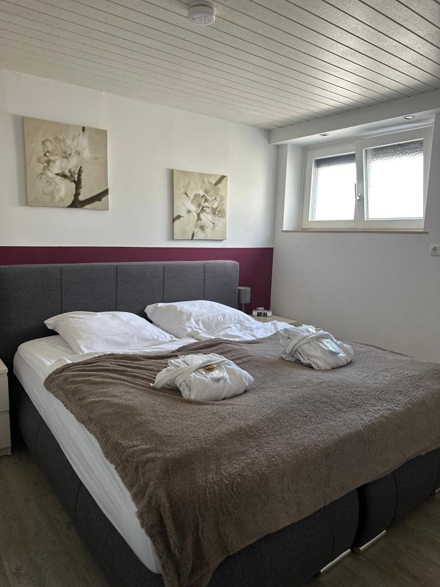 Ferienwohnung Schlossblick - 4 Sterne Sauna Pool Whirlpool Exklusiv Braunfels Eksteriør bilde