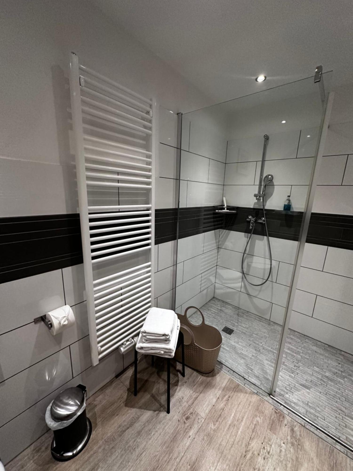 Ferienwohnung Schlossblick - 4 Sterne Sauna Pool Whirlpool Exklusiv Braunfels Eksteriør bilde