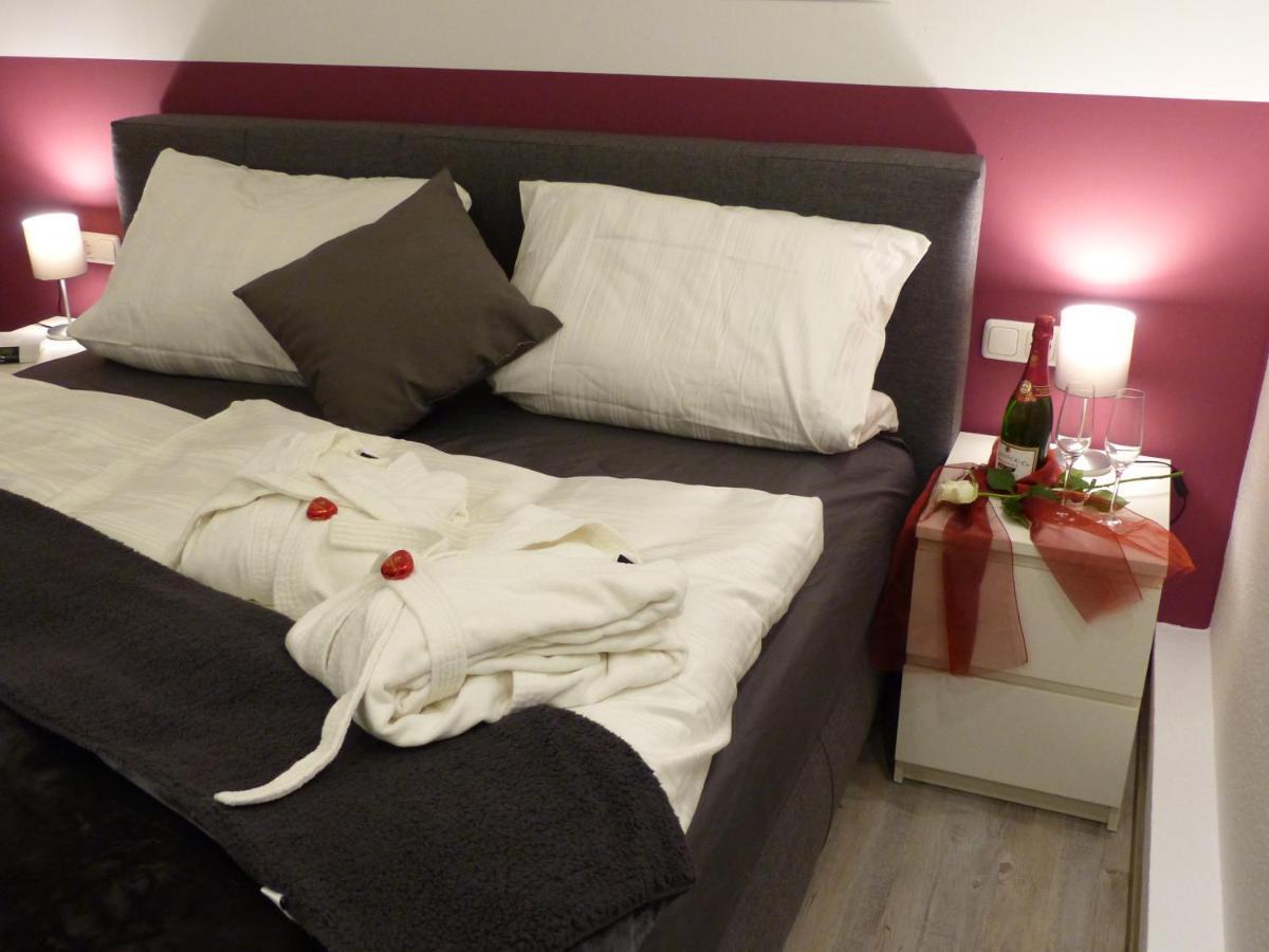 Ferienwohnung Schlossblick - 4 Sterne Sauna Pool Whirlpool Exklusiv Braunfels Eksteriør bilde